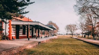 La estación de Mechongué tiene apenas 115 años. Los trenes de pasajeros dejaron de pasar hace más de medio siglo.