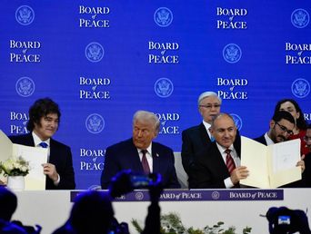 Javier Milei firmó el acta de incorporación de Argentina al Consejo de la Paz.