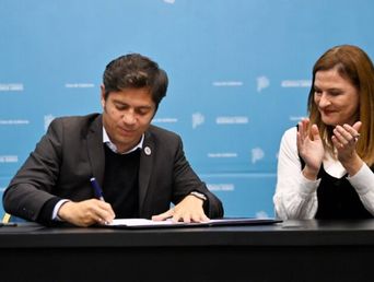 El gobernador, Axel Kicillof, junto a la ministra de Mujeres y Diversidad bonaerense, Estela Díaz. El gobernador, Axel Kicillof, junto a la ministra de Mujeres y Diversidad bonaerense, Estela Díaz.