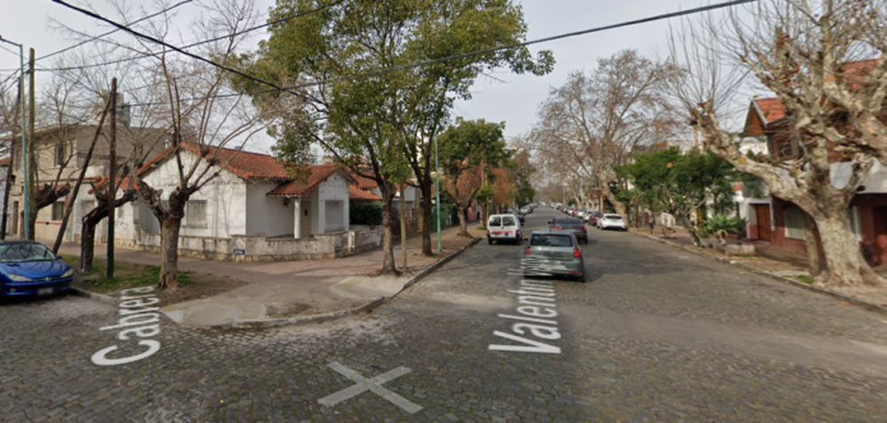 Cabrera y Valentin Alsina es la dirección de la  vivienda donde sucedió el hecho. (Foto Google Maps)