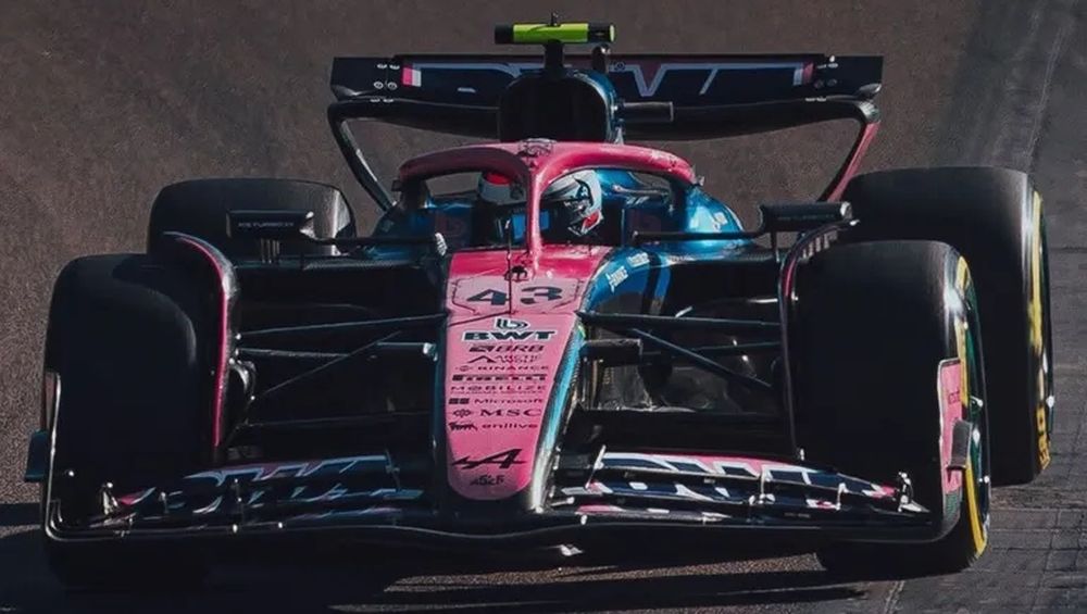 El Alpine de Franco, con el 43 de pap&aacute;.