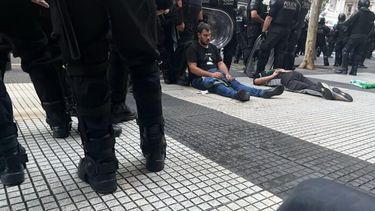 Detenidos en la marcha de los jubilados. (Prensa ATE)