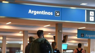 Viajeros llegando a la Argentina.