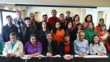 Los candidatos del Frente de Izquieda, en la presentación de la lista que se realizó hoy en La Matanza. (DIB)