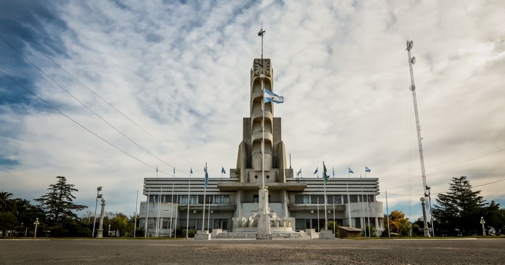 El Palacio Municipal de Guaminí, emblemática obra de Salamone. El Palacio Municipal de Guaminí, emblemática obra de Salamone.