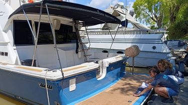 Agentes de ARBA fiscalizando embarcaciones deportivas.