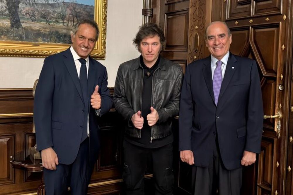 Daniel Scioli, Javier Milei y Guillermo Francos. (X @GAFrancosOk)