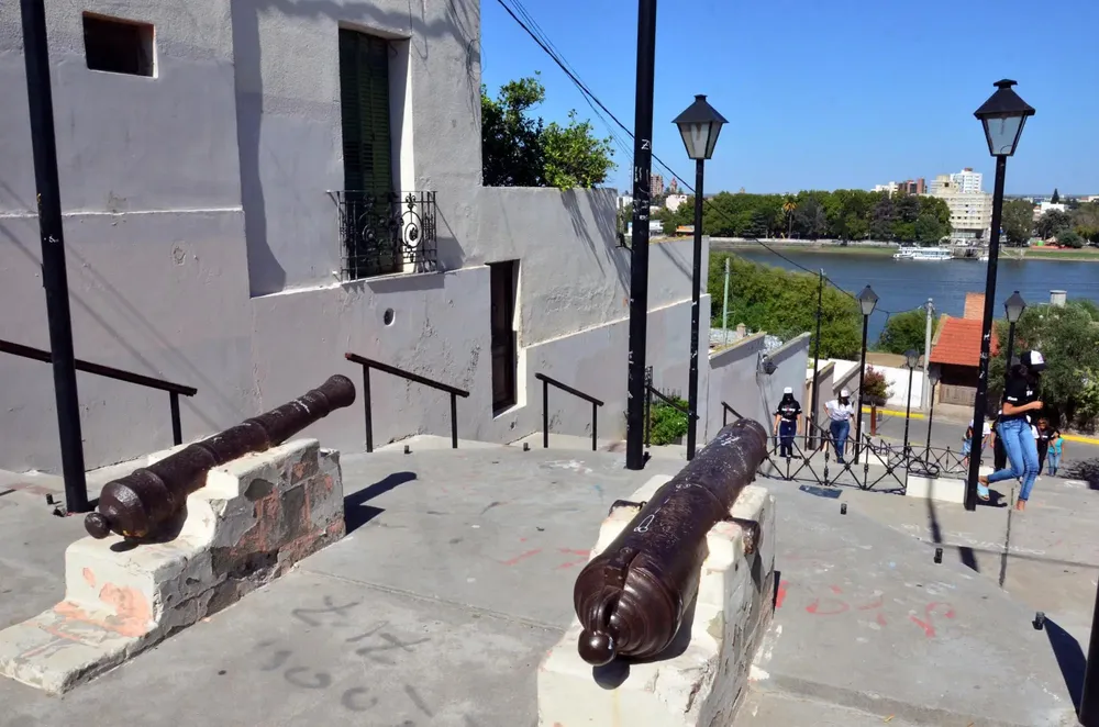 Los pocos vestigios que quedaron en el fuerte El Carmen.