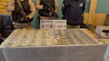 La Prefectura Naval Argentina (PNA) realizó allanamientos en Mar del Plata, detuvo a un hombre investigado en una causa por trata de personas y le incautaron 35 millones de pesos.&nbsp;