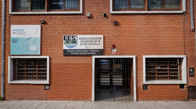 La Escuela Secundaria N° 18 Astor Piazzolla de Mar del Plata.