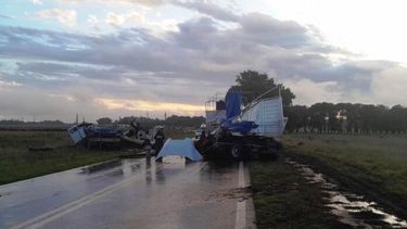 Imagen de los vehículos sobre la ruta, mientras se realizaban peritajes. (cadenanueva.com)