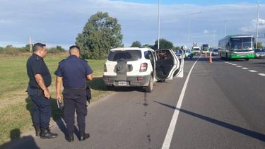 La Chevrolet Spin donde se trasportaban los sujetos interceptados por la policía. (Foto Infocielo)