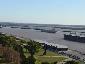 La Hidrovía Paraná-Paraguay es la principal ruta del comercio exterior argentino. La Hidrovía Paraná-Paraguay es la principal ruta del comercio exterior argentino.