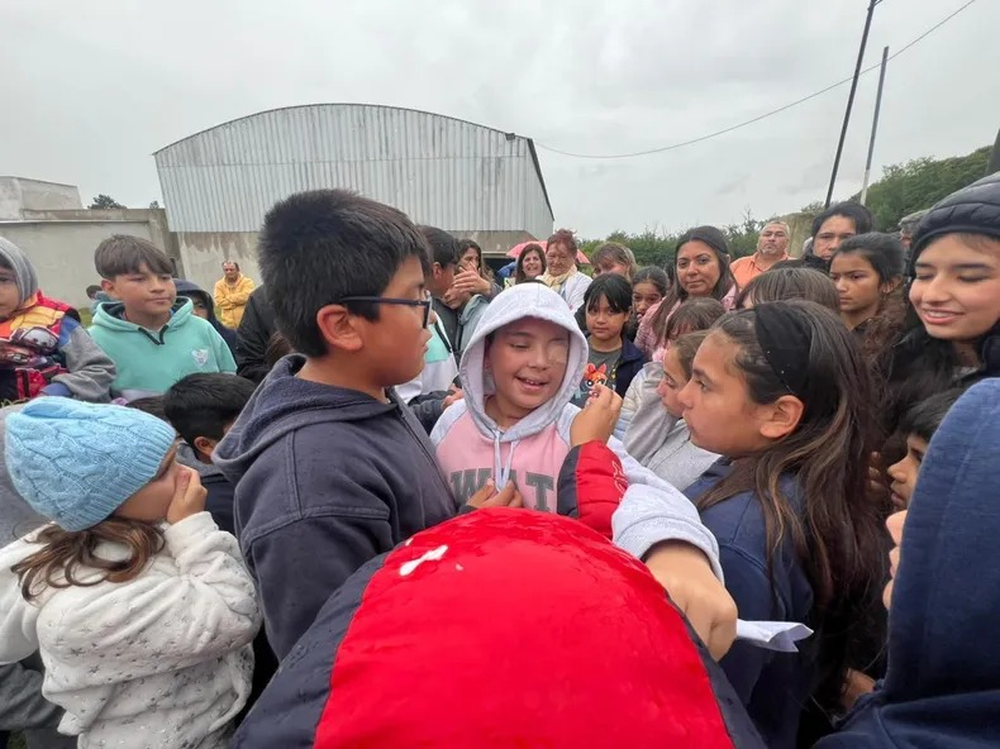 Todos los habitantes de Fontezuela, partido de Pergamino, recibieron a Catalina. (Foto: Diario El Norte)