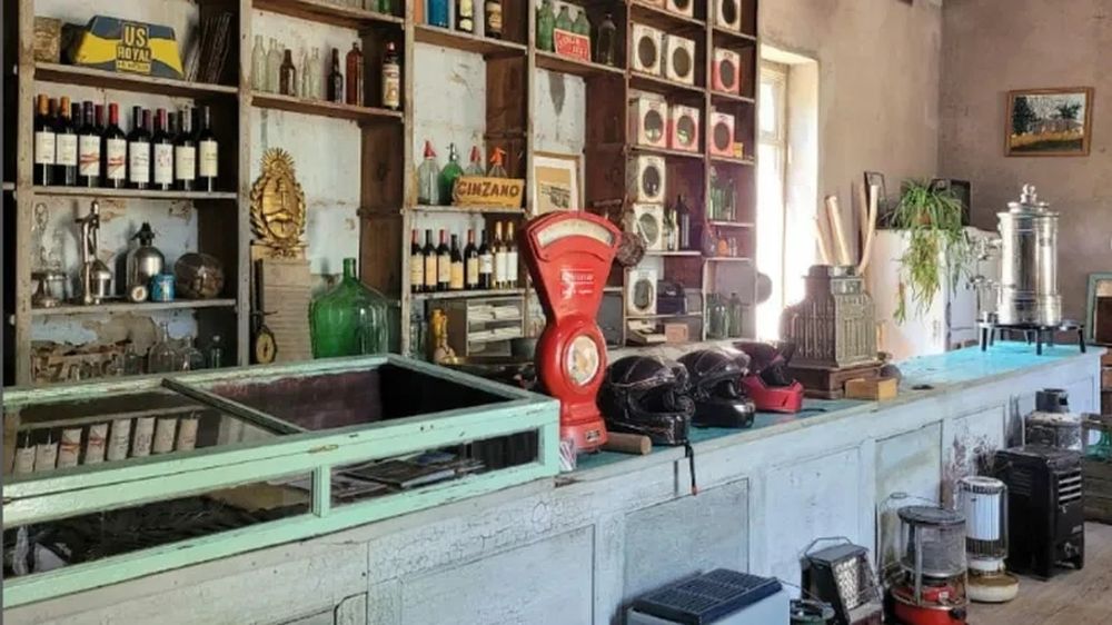 La Modera, el almacén de Ramos Generales. La Modera, el almacén de Ramos Generales.