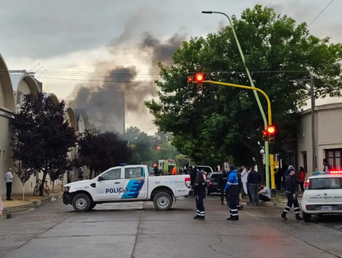 El incendio en el hipermercado de la Cooperativa Obrera. El incendio en el hipermercado de la Cooperativa Obrera.
