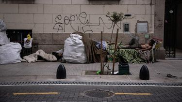 Personas en situación de calle en la ciudad de Buenos Aires. (Xinhua/Martín Zabala)
