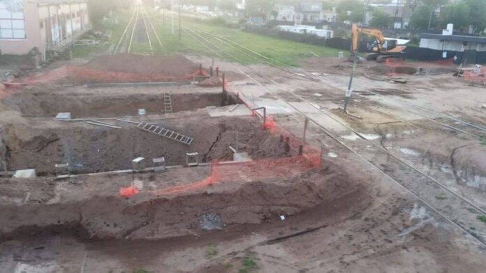 El paso a nivel de la avenida Rivadavia quedó cerrado al tránsito. - La Verdad de Junín -
