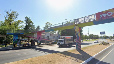 El puente peatonasl de calle 501 y Avenida Centenario.