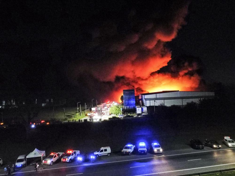 El Gobierno Nacional desplegó un amplio operativo de emergencia tras la grave explosión e incendio registrada en el Polo Industrial de Ezeiza.