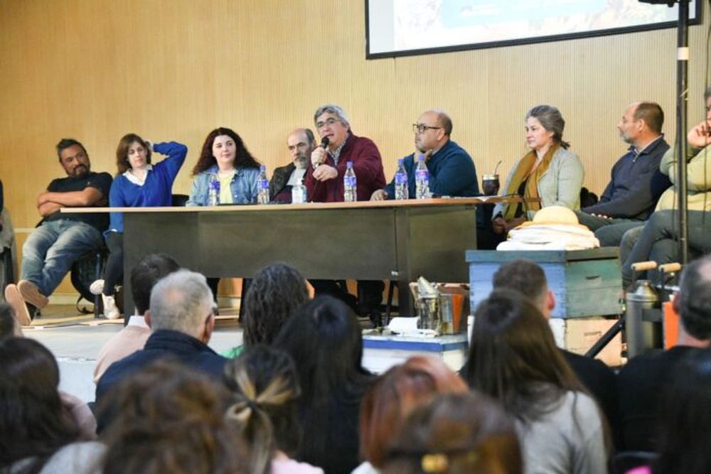 El ministro Javier Rodríguez abre el IV Congreso Apícola del Periurbano. (Prensa MDA)