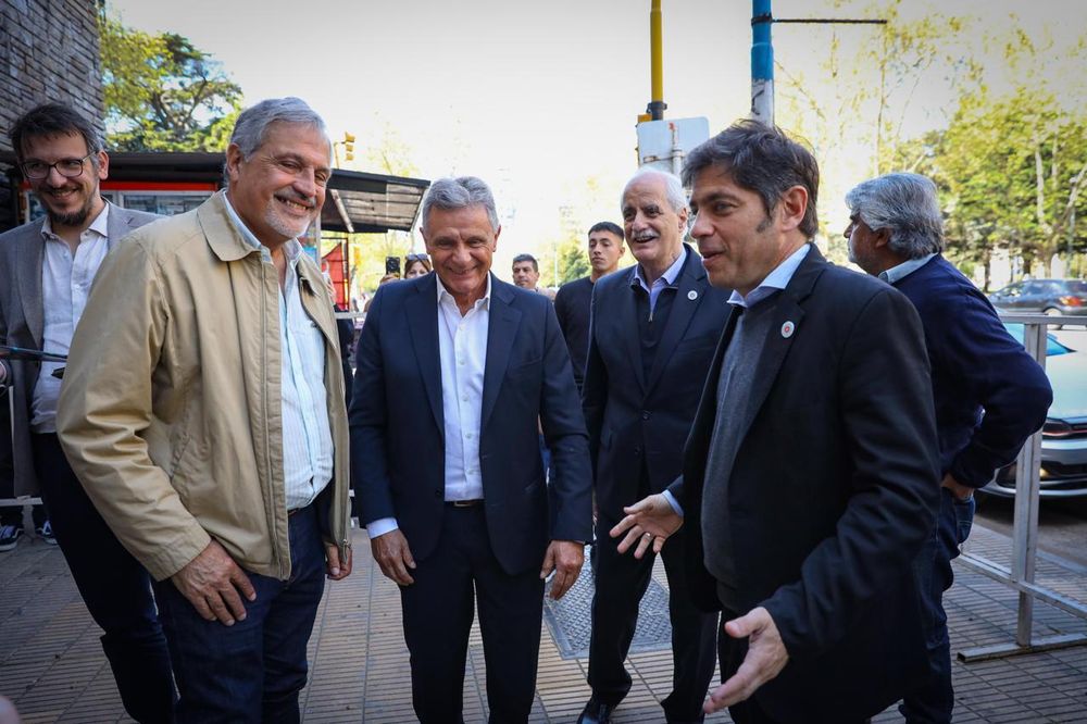 Axel Kicillof junto a Jorge Taiana en Mar del Plata.&nbsp;