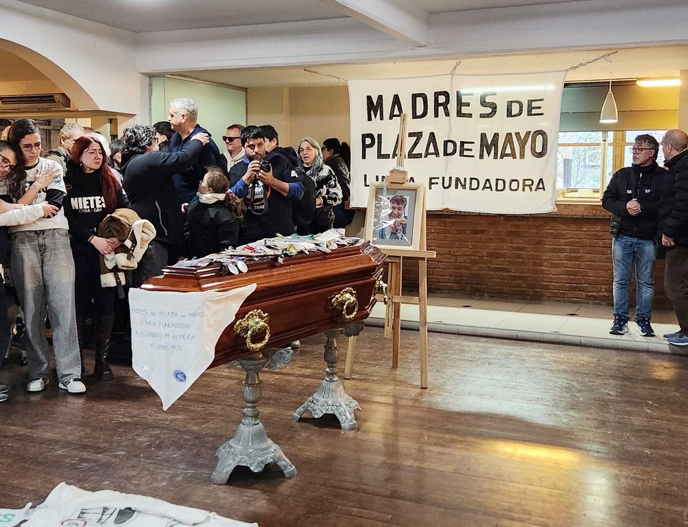 Último adiós a Taty Almeida, presidenta de Madres de Plaza de Mayo Línea Fundadora.&nbsp;