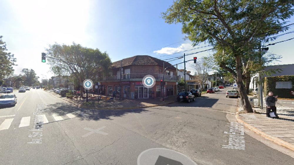 La esquina en la que ocurrió la agresión entre los adolescentes, en Martínez
