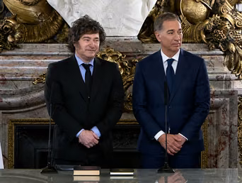 El presidente Javier Milei y el jefe de Gabinete, Diego Santilli.