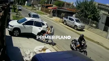 El momento del violento robo a la empresaria. (Primer Plano Online)