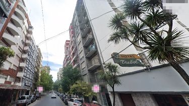 El hombre, de 79 años, cayó sobre el techo del Hotel Trébol, y se alojaba en un edificio lindero.&nbsp;