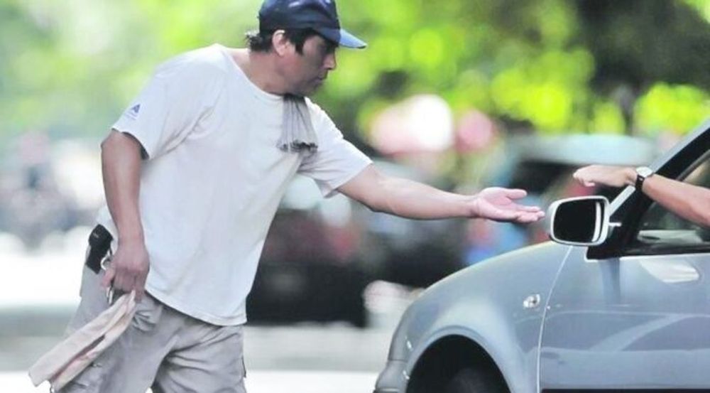 El municipio de General Pueyrredon contra los cuidacoches.