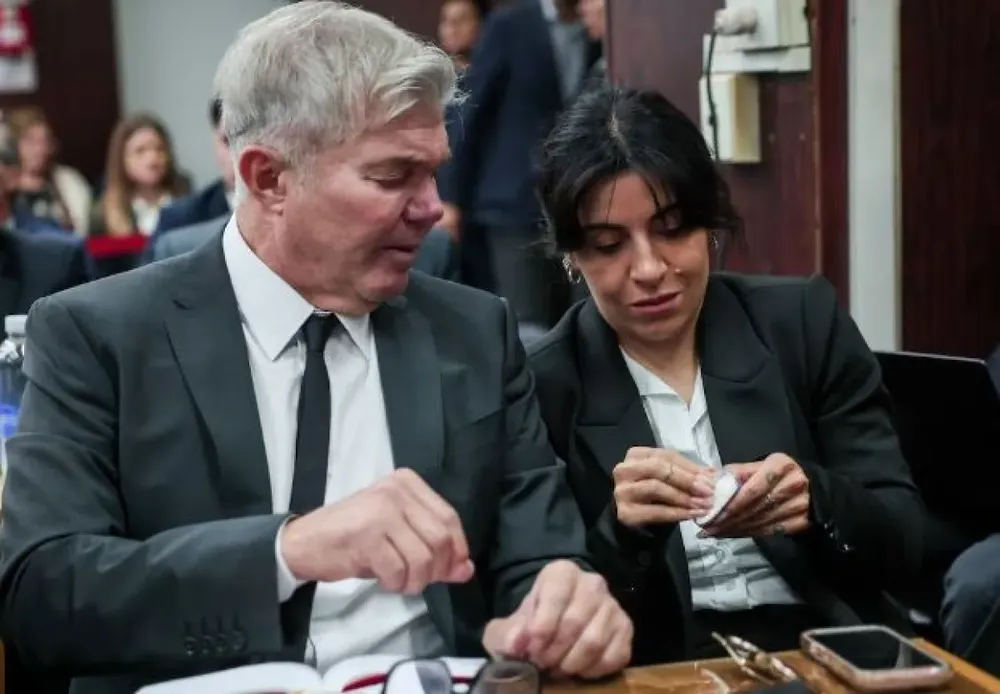 Gianinna Maradona en la audiencia, notablemente conmovida, junto a su abogado, Fernando Burlando.&nbsp;
