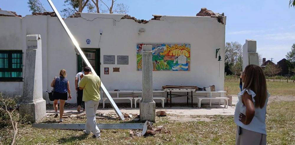 Las paredes de la escuela est&aacute;n seriamente da&ntilde;adas.