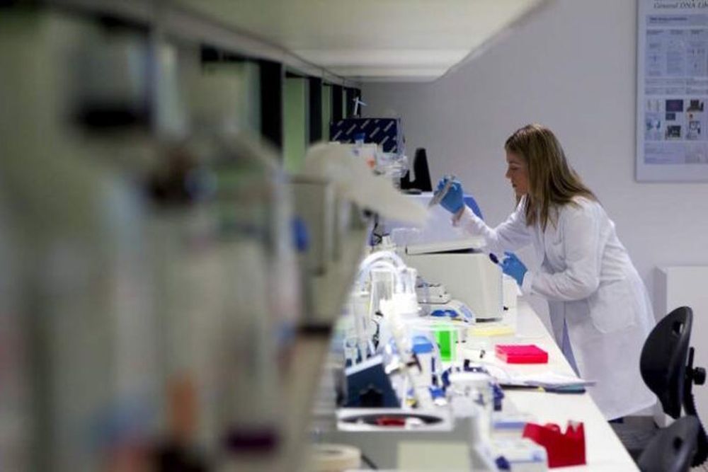 Bioquímicos bonaerenses comienzan a cobrar un bono compensatorio a afiliados de prepagas.