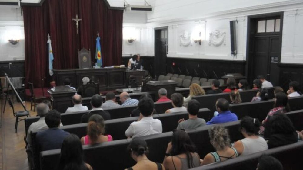 Polémico juicio por jurados en Bahía Blanca. - La Nueva -