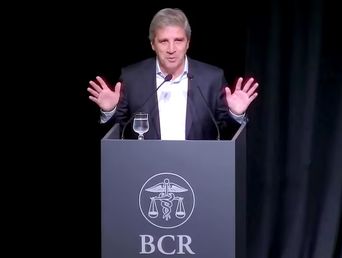 Caputo en la Bolsa de Comercio de Rosario. Caputo en la Bolsa de Comercio de Rosario.