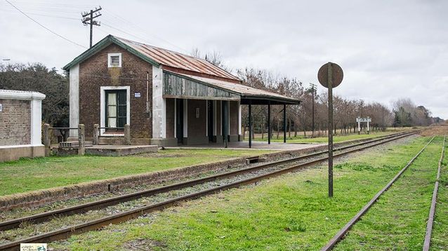 Antes de llamarse Santa Coloma, la estación original era conocida como Parada kilómetro 128.