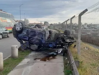 vuelco de alto impacto en mar del plata: el conductor se salvo de milagro