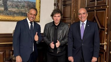 Daniel Scioli, Javier Milei y Guillermo Francos. (X @GAFrancosOk)