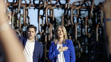 Axel Kicillof junto a Verónica Magario.