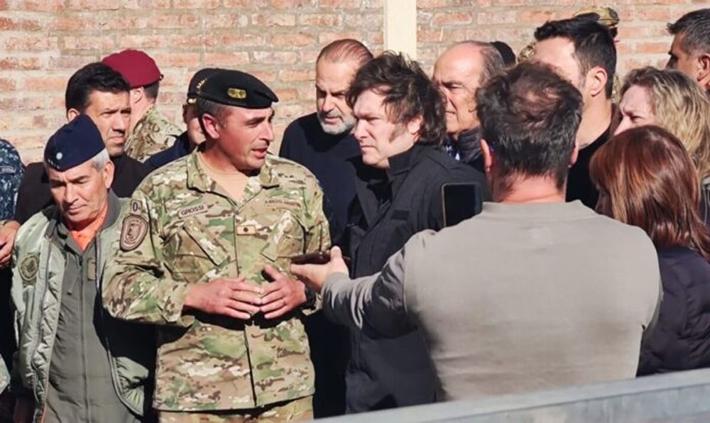 El presidente Javier Milei y el intendente de Bahía Blanca, Federico Susbielles. (La Brújula 24)