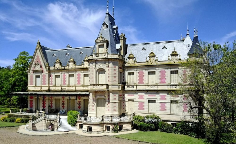 El Palacio de la Estancia Huetel, que alojó al Príncipe de Gales. El Palacio de la Estancia Huetel, que alojó al Príncipe de Gales.