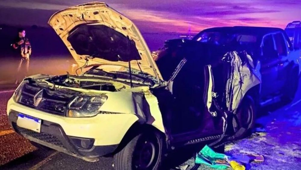 La camioneta Renault Duster impactada por la Volkswagen Amarok. - El Ciudadano de Cañuelas -