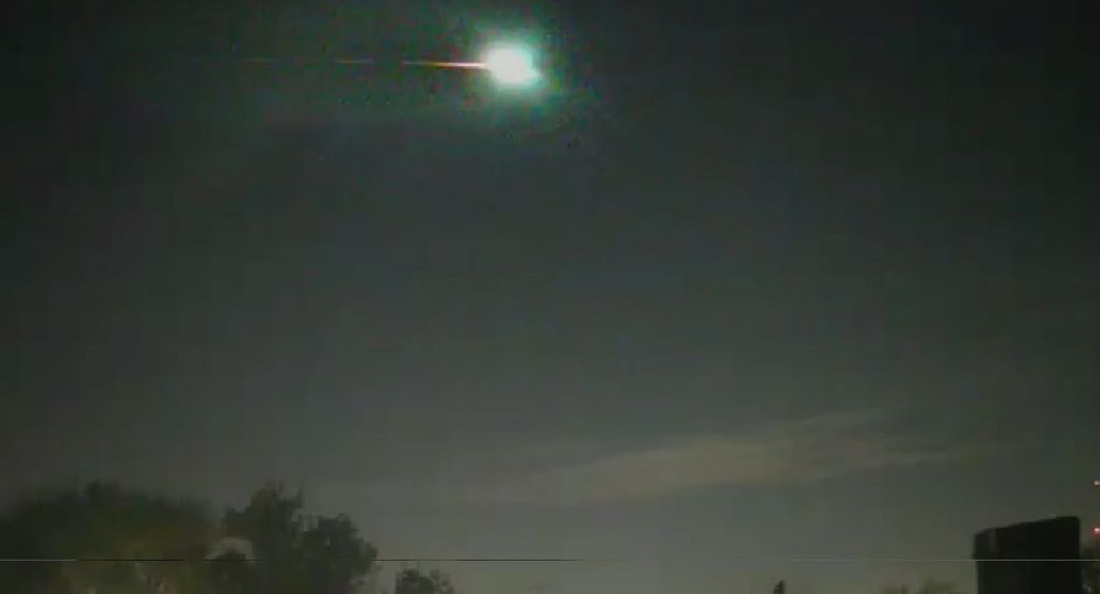 El bólido cruzó el cielo a las 22.51.