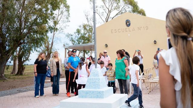 El acto de reinauguración de la escuela rural 19 en La Noria.