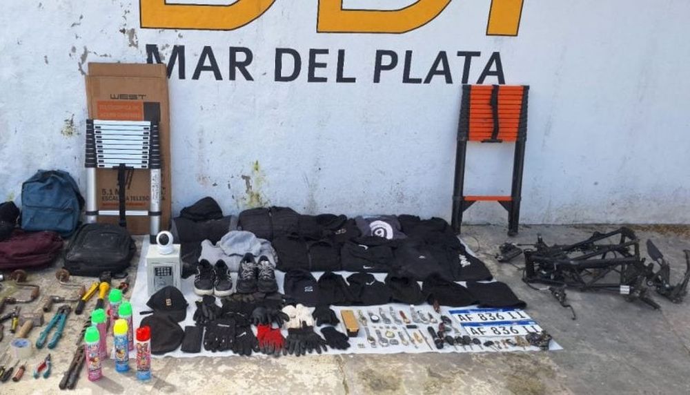 Algunos de los materiales de los boqueteros secuestrados por la Policía Bonaerense.