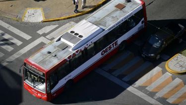 perdi un trabajo por llegar tarde: la baja frecuencia de los micros, un drama en la periferia platense
