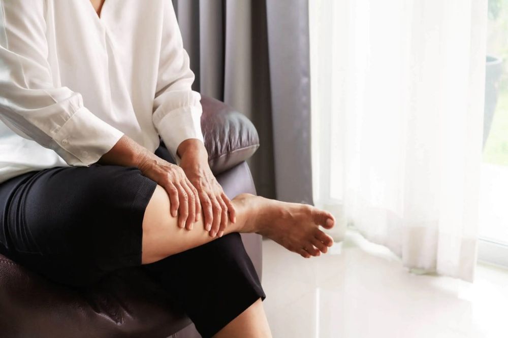 La trombosis es la formación de un coágulo sanguíneo en arterias o venas que impide la correcta llegada de sangre y oxígeno a los tejidos.