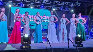 Las candidatas a embajadora del Carnaval de 25 de Mayo.